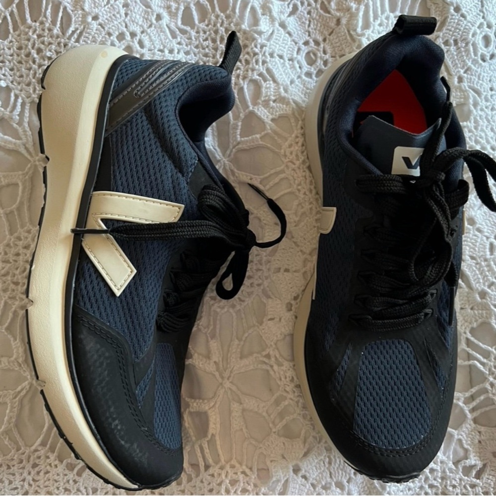 Veja Condor 2 Alveomesh women’s size 6